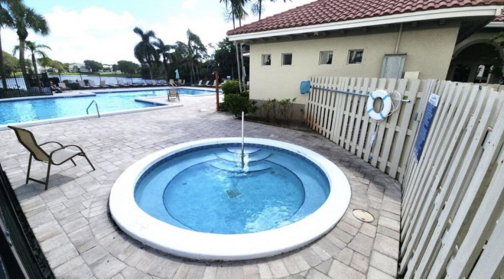 950 Lavers Circle, Unit F405, Delray Beach, FL 33444 Photo