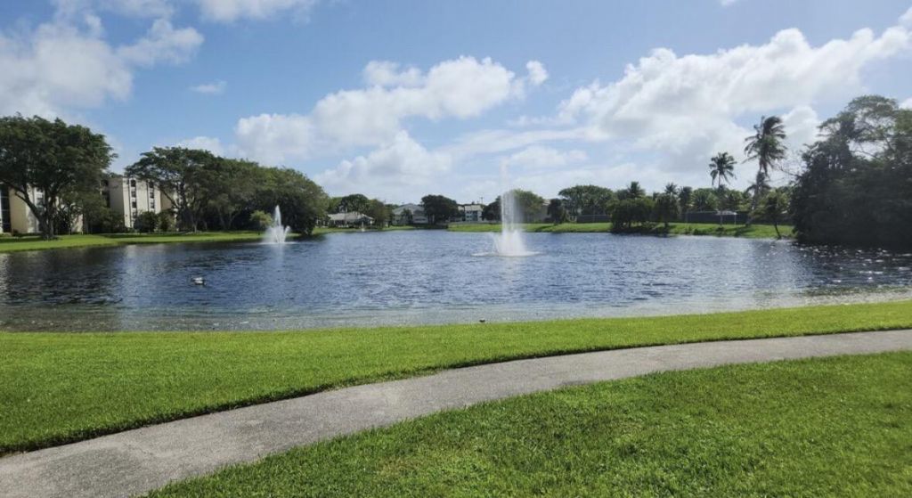 950 Lavers Circle, Unit F405, Delray Beach, FL 33444 Photo