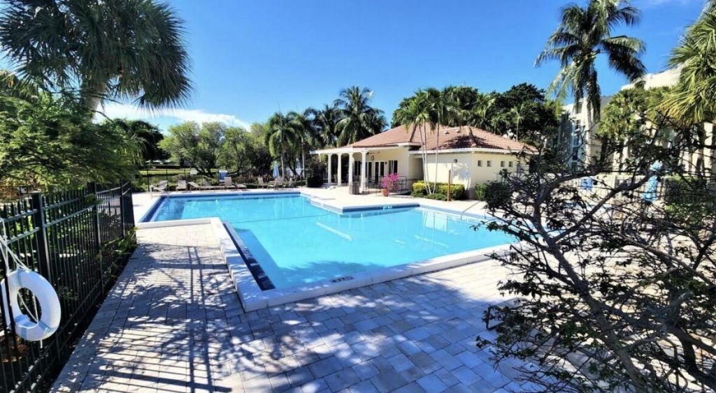 950 Lavers Circle, Unit F405, Delray Beach, FL 33444 Photo