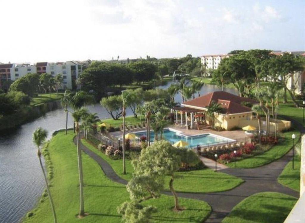 950 Lavers Circle, Unit F405, Delray Beach, FL 33444 Photo