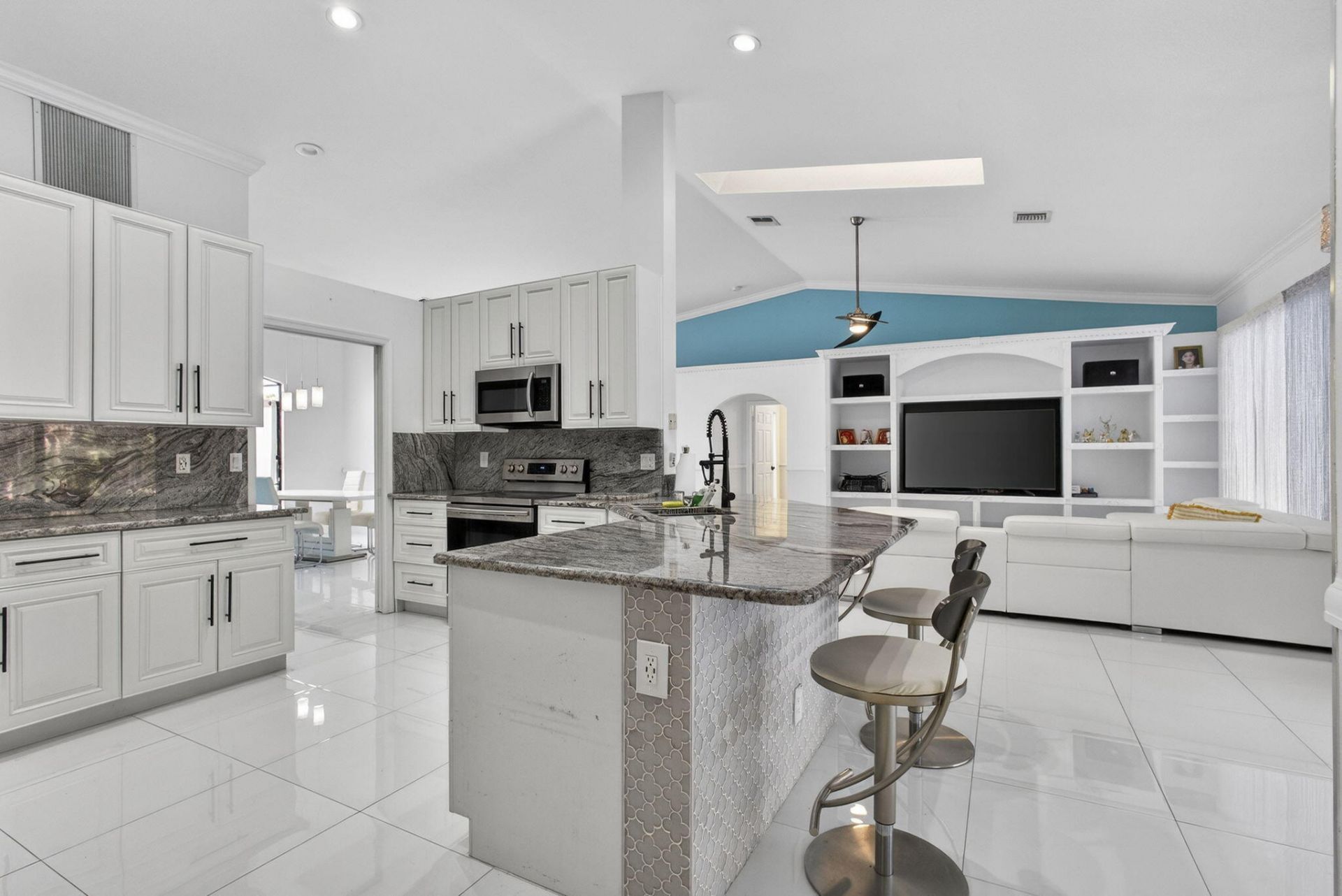 221 Cypress Trace, Royal Palm Beach, FL 33411 Photo