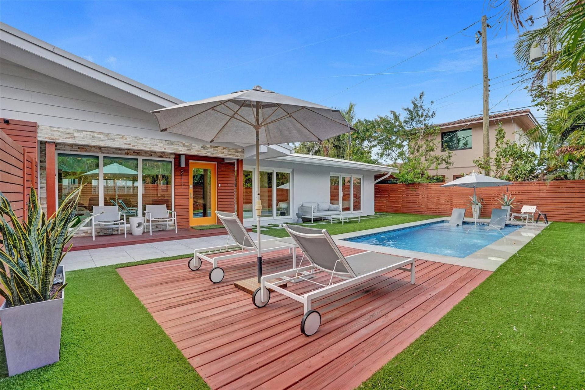 2111 N Ocean Boulevard, Pompano Beach, FL 33062 Photo