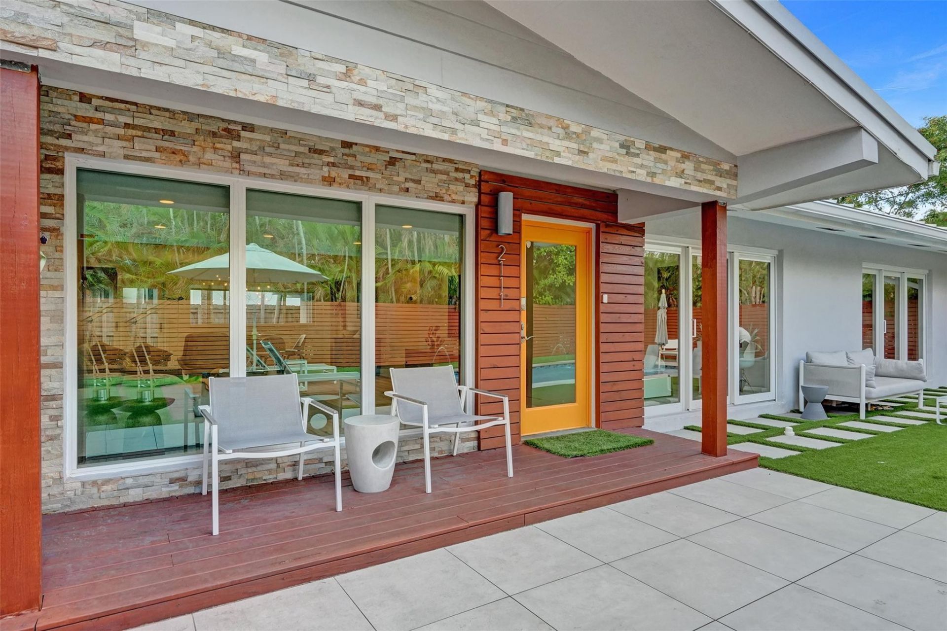 2111 N Ocean Boulevard, Pompano Beach, FL 33062 Photo