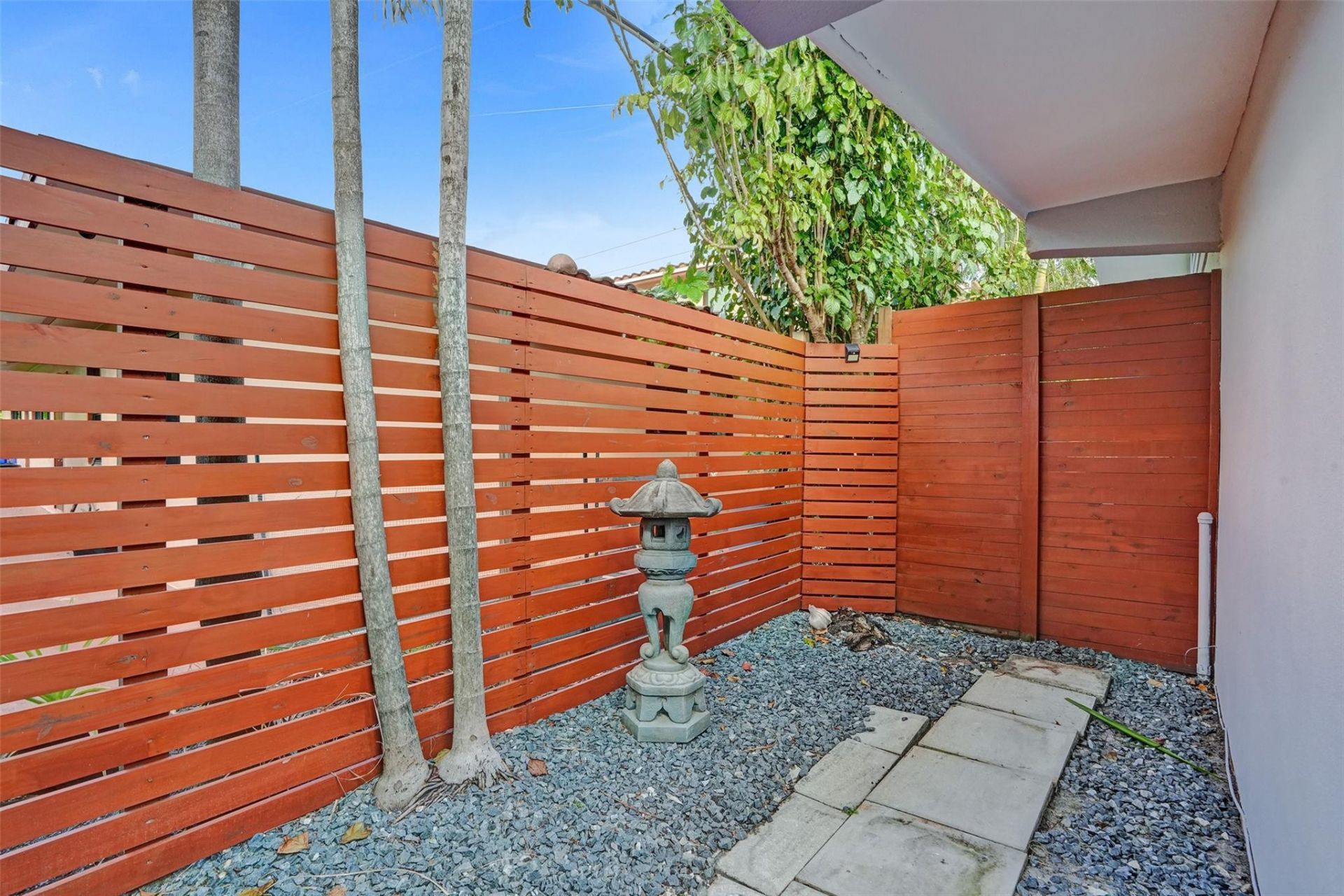 2111 N Ocean Boulevard, Pompano Beach, FL 33062 Photo