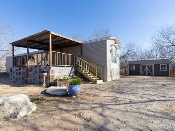 869 & 873 County Road 773, Devine, TX 78016