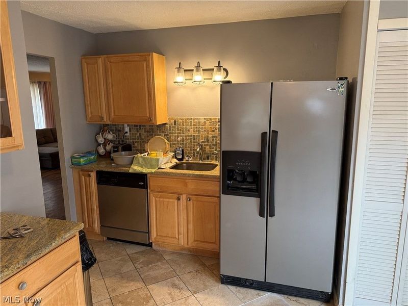 287 Edgewood Drive, Berea, OH 44017 Photo 4