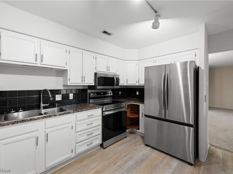 550 Tollis Parkway, Unit 307, Broadview Heights, OH 44147 Photo 8