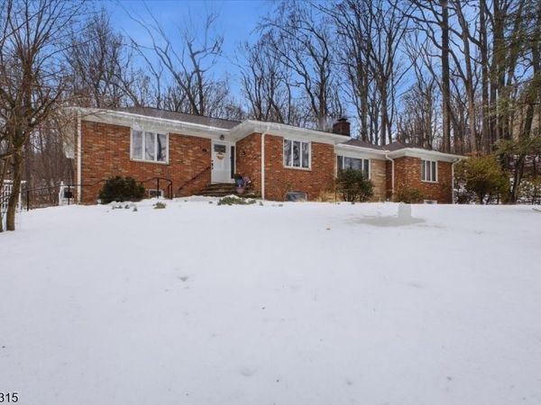 17 Helen St, Warren, NJ 07059