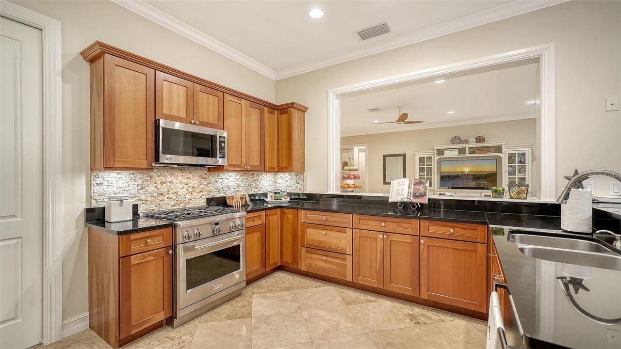 605 N Point Drive, Holmes Beach, FL 34217 Photo