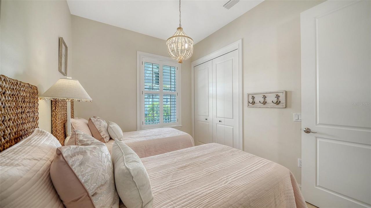 605 N Point Drive, Holmes Beach, FL 34217 Photo