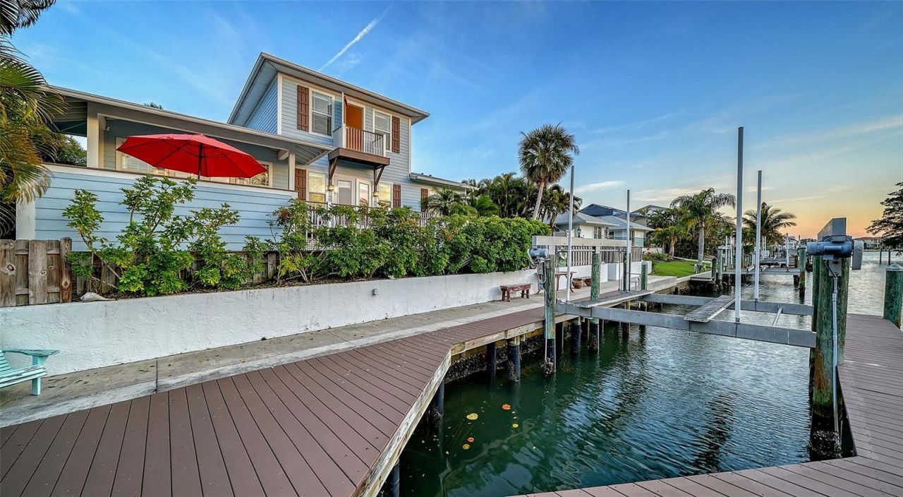 605 N Point Drive, Holmes Beach, FL 34217 Photo