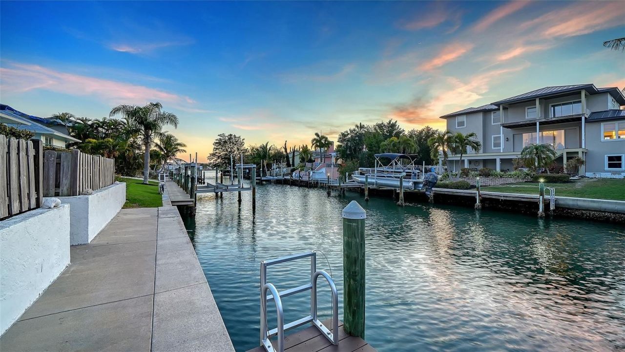 605 N Point Drive, Holmes Beach, FL 34217 Photo