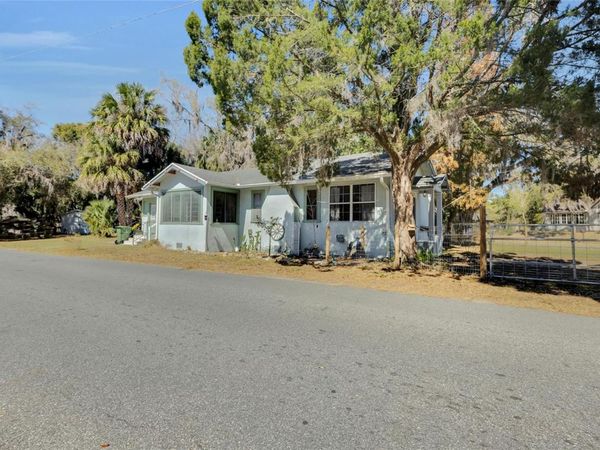 1201 SUNSHINE AVENUE , LEESBURG, FL 34748