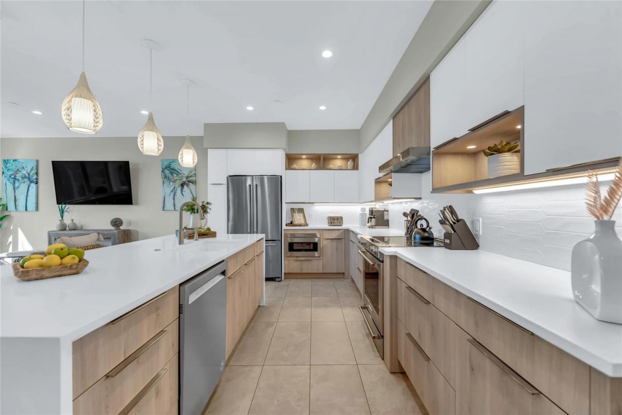 329 Beach Road, Unit B, Sarasota, FL 34242 Photo