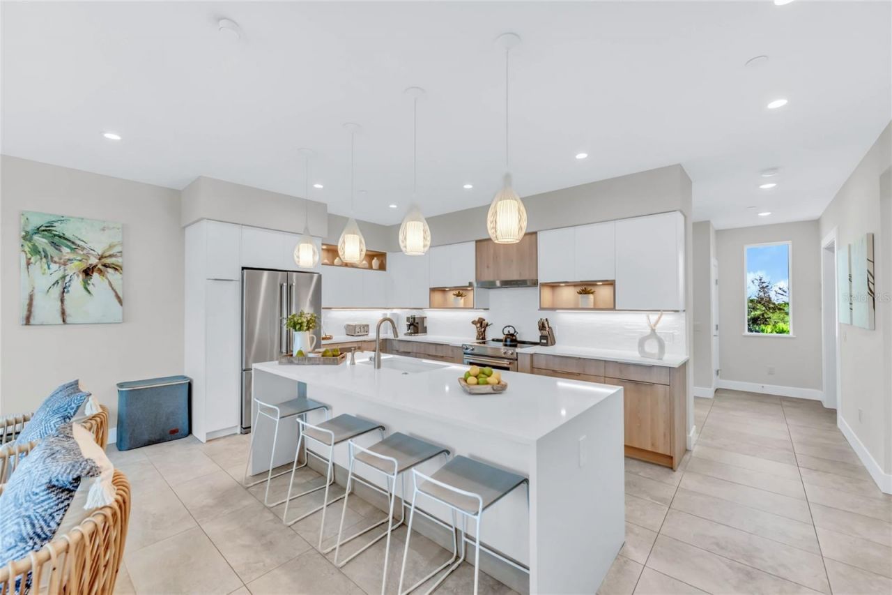 329 Beach Road, Unit B, Sarasota, FL 34242 Photo