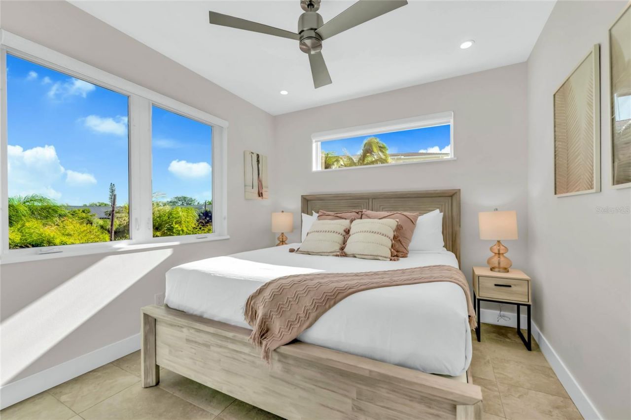 329 Beach Road, Unit B, Sarasota, FL 34242 Photo