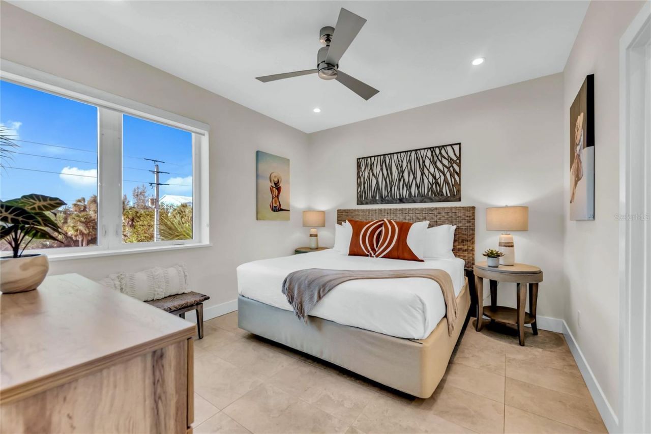 329 Beach Road, Unit B, Sarasota, FL 34242 Photo