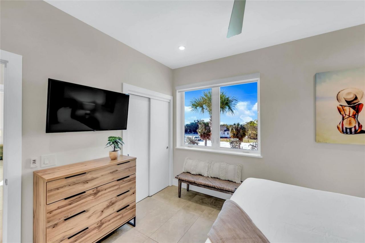 329 Beach Road, Unit B, Sarasota, FL 34242 Photo