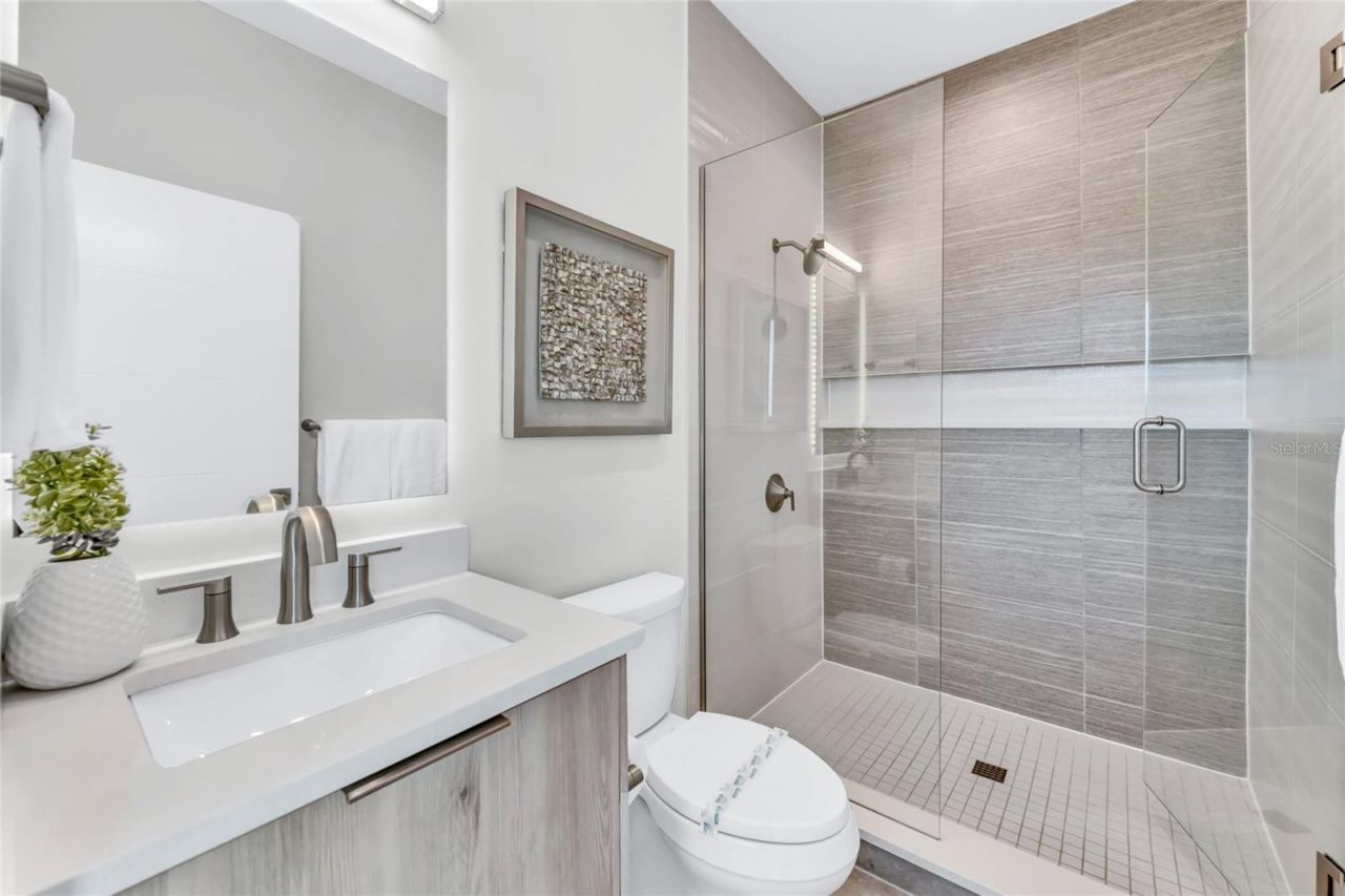 329 Beach Road, Unit B, Sarasota, FL 34242 Photo