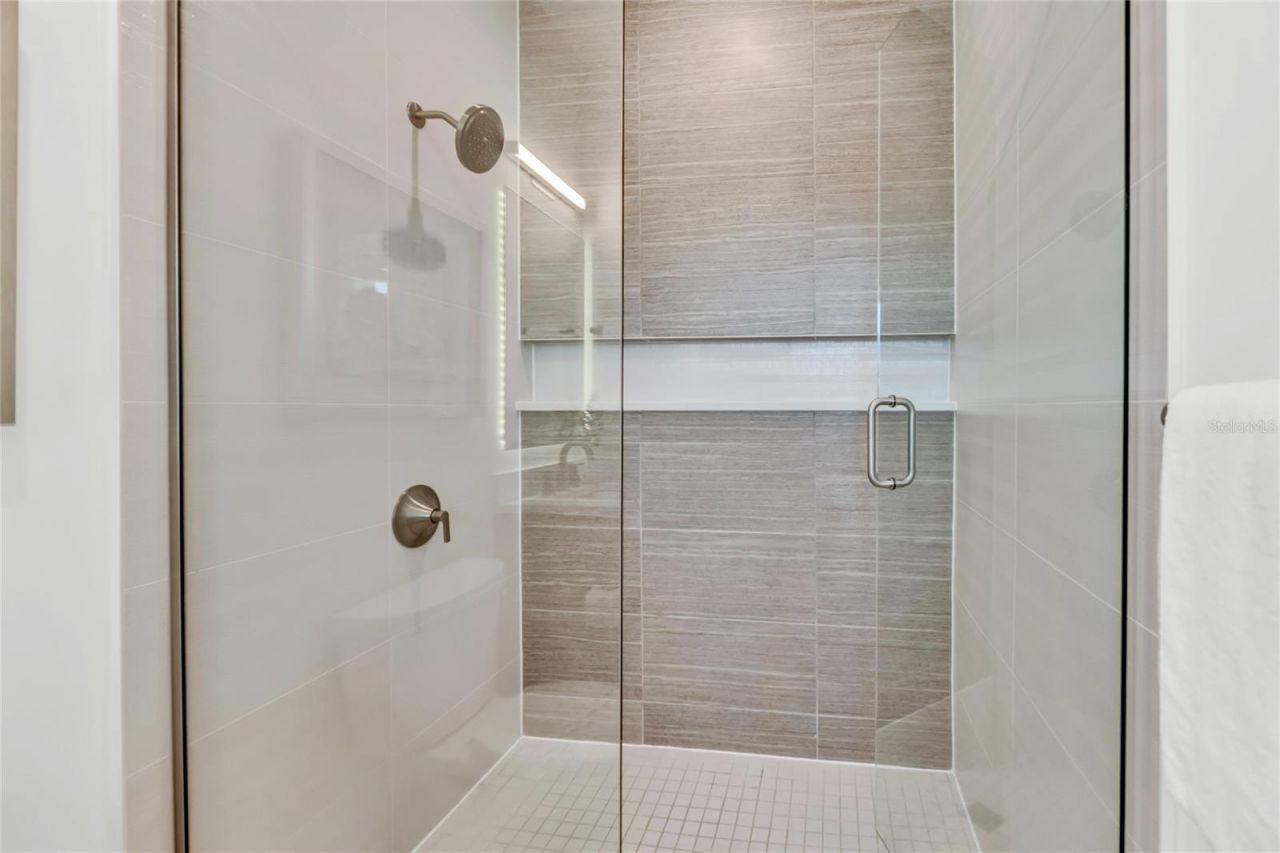 329 Beach Road, Unit B, Sarasota, FL 34242 Photo