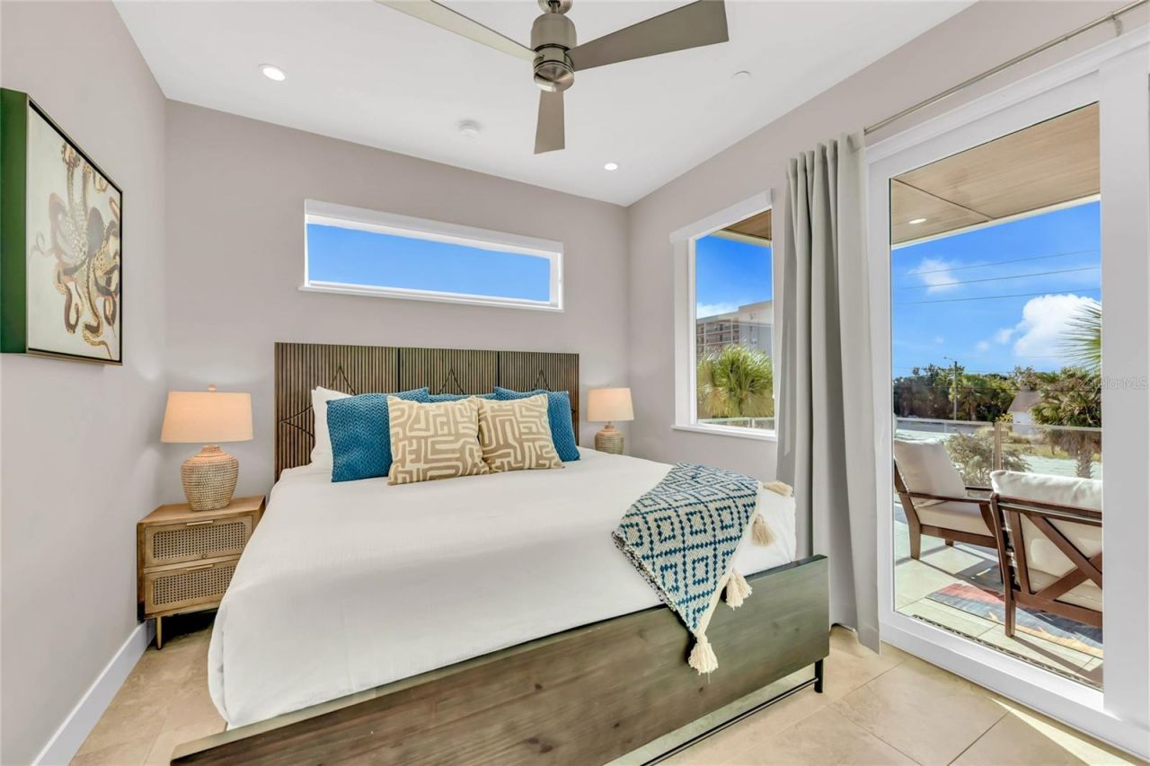 329 Beach Road, Unit B, Sarasota, FL 34242 Photo