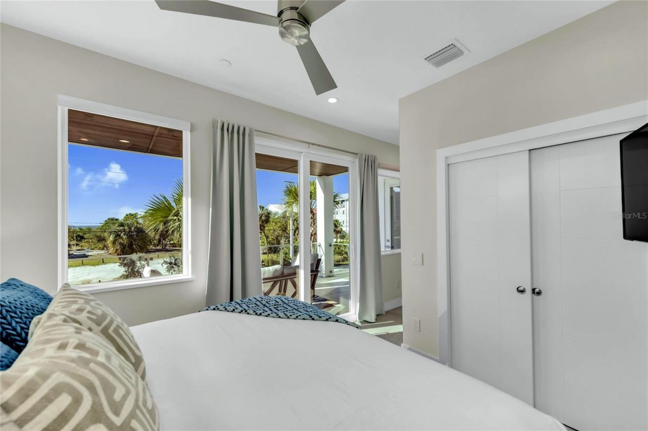 329 Beach Road, Unit B, Sarasota, FL 34242 Photo