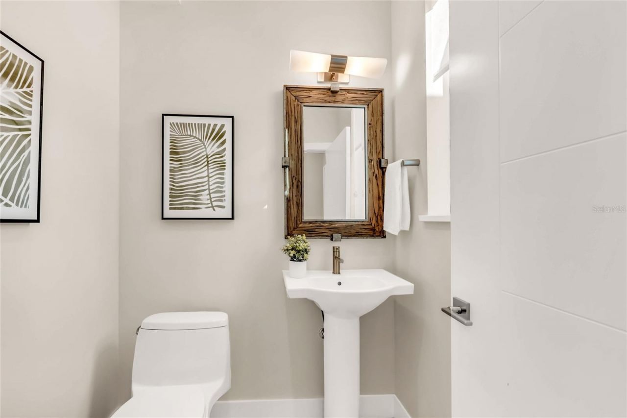 329 Beach Road, Unit B, Sarasota, FL 34242 Photo