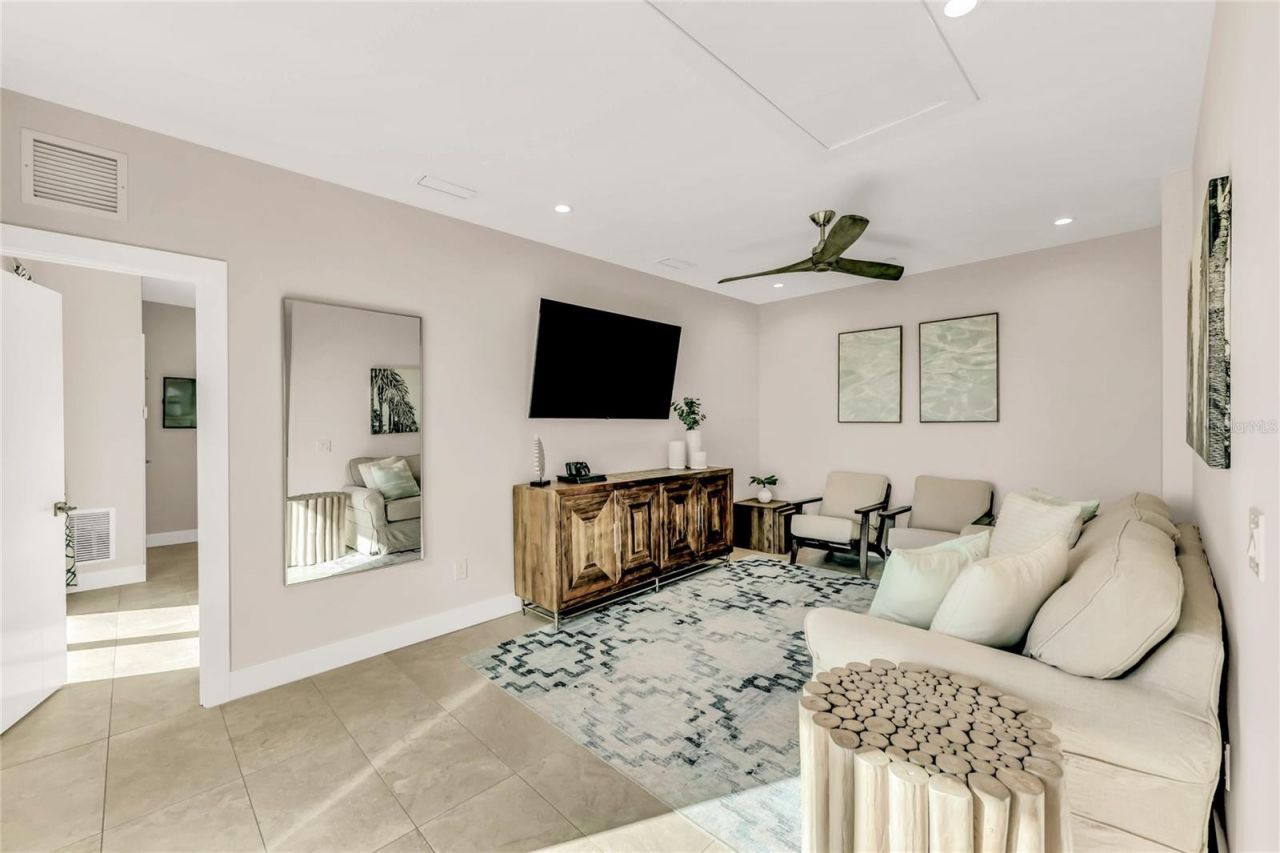 329 Beach Road, Unit B, Sarasota, FL 34242 Photo