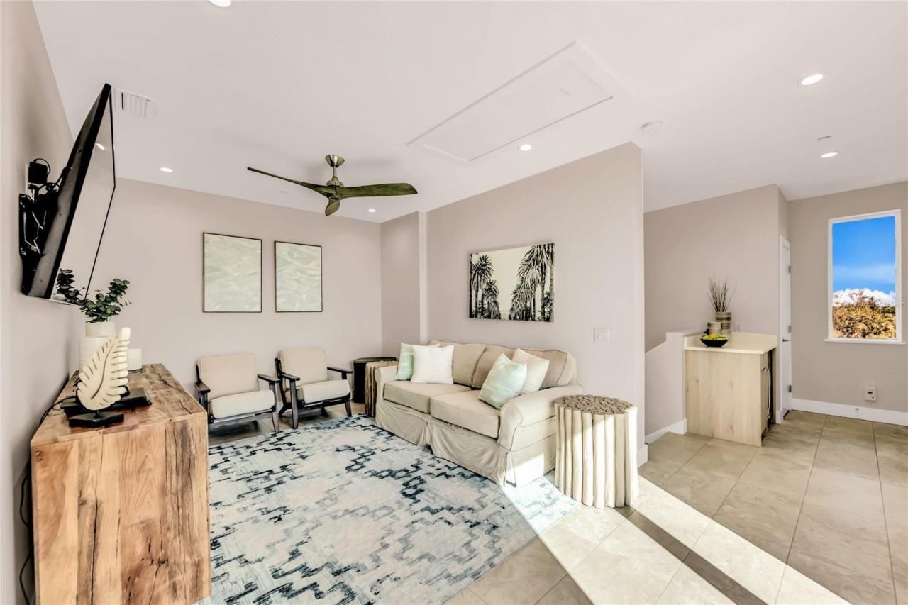 329 Beach Road, Unit B, Sarasota, FL 34242 Photo