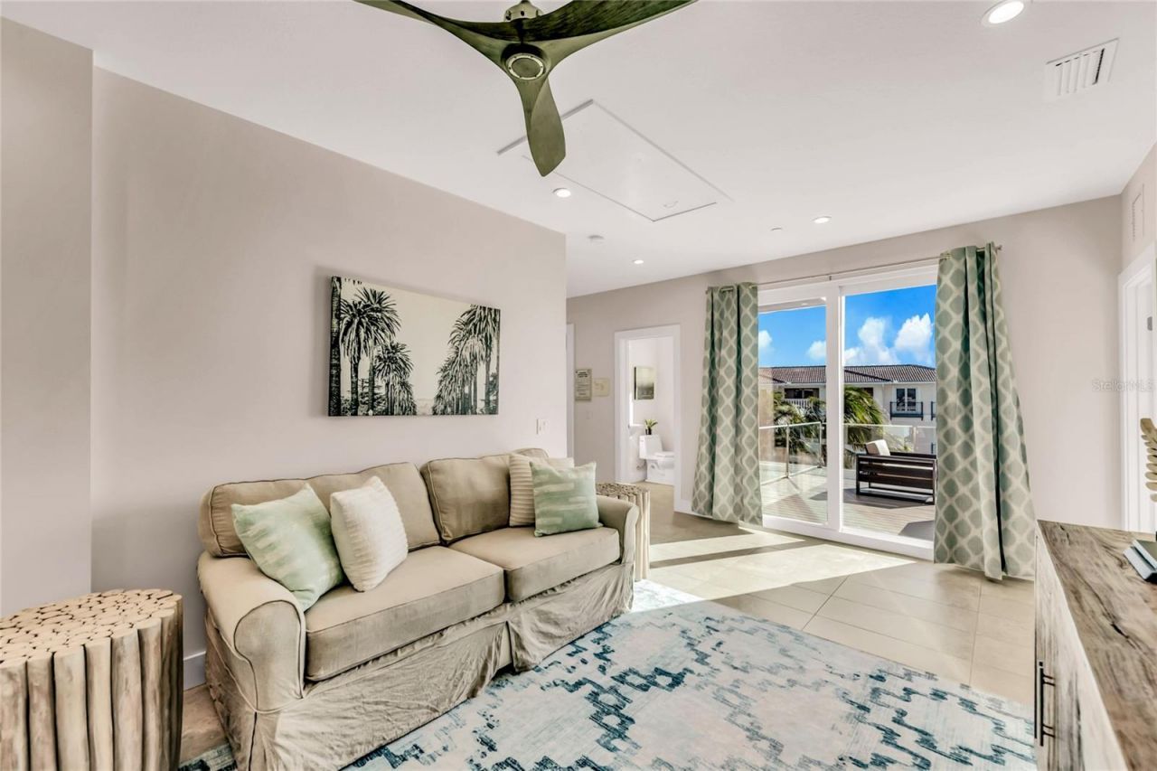 329 Beach Road, Unit B, Sarasota, FL 34242 Photo