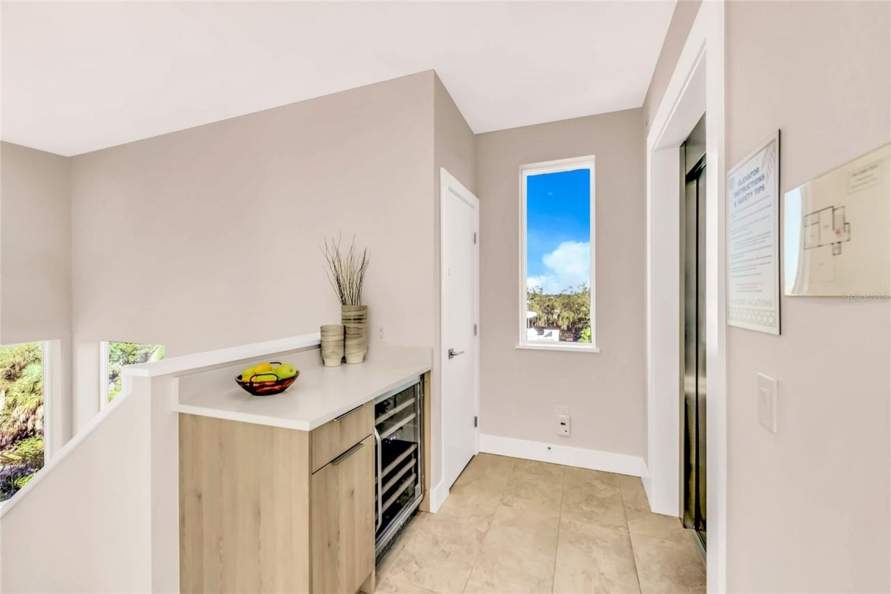 329 Beach Road, Unit B, Sarasota, FL 34242 Photo