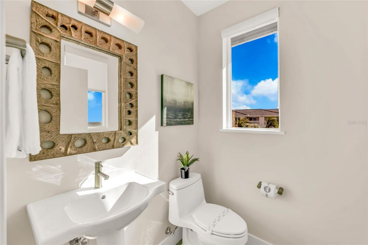 329 Beach Road, Unit B, Sarasota, FL 34242 Photo