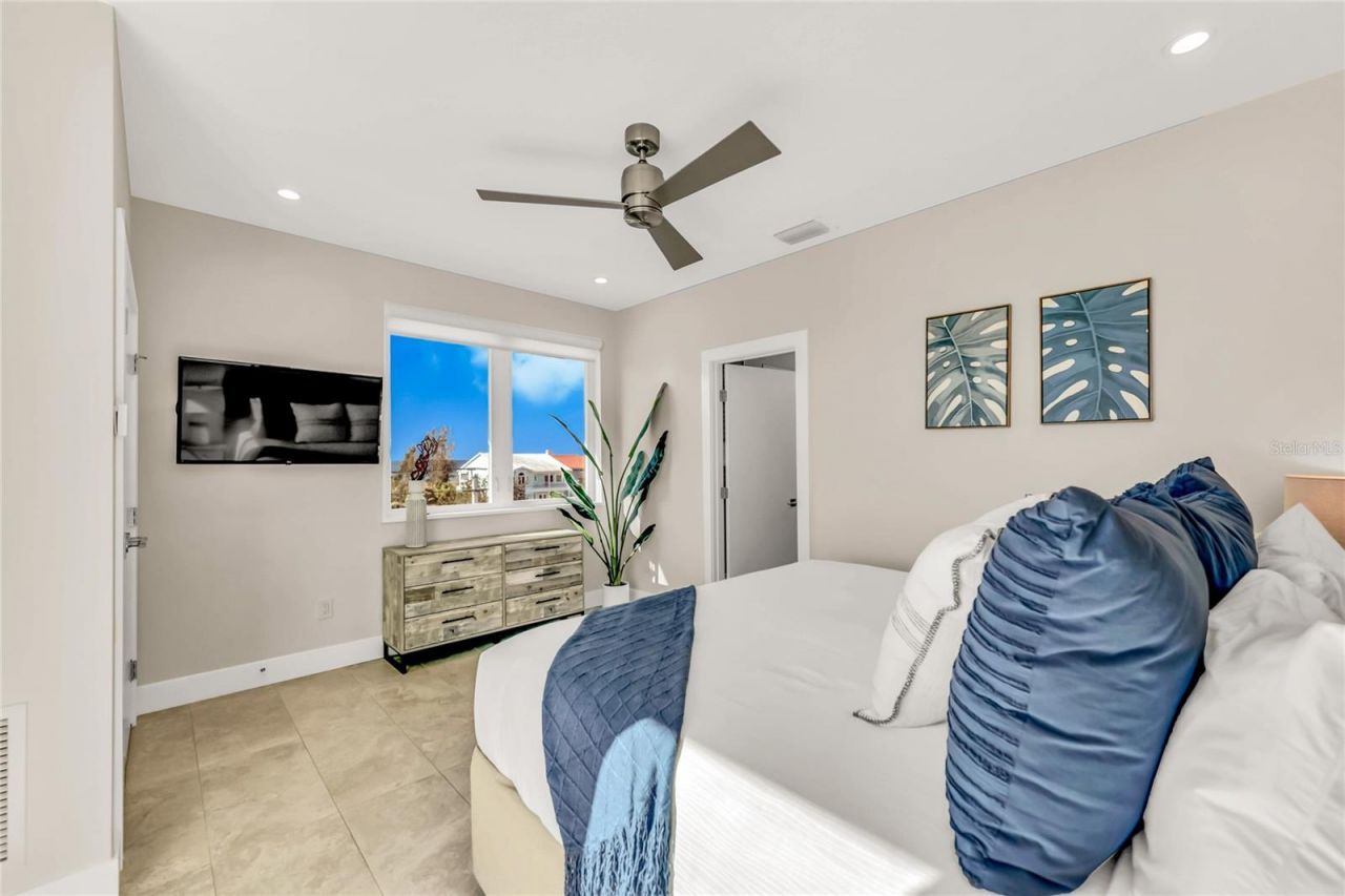 329 Beach Road, Unit B, Sarasota, FL 34242 Photo