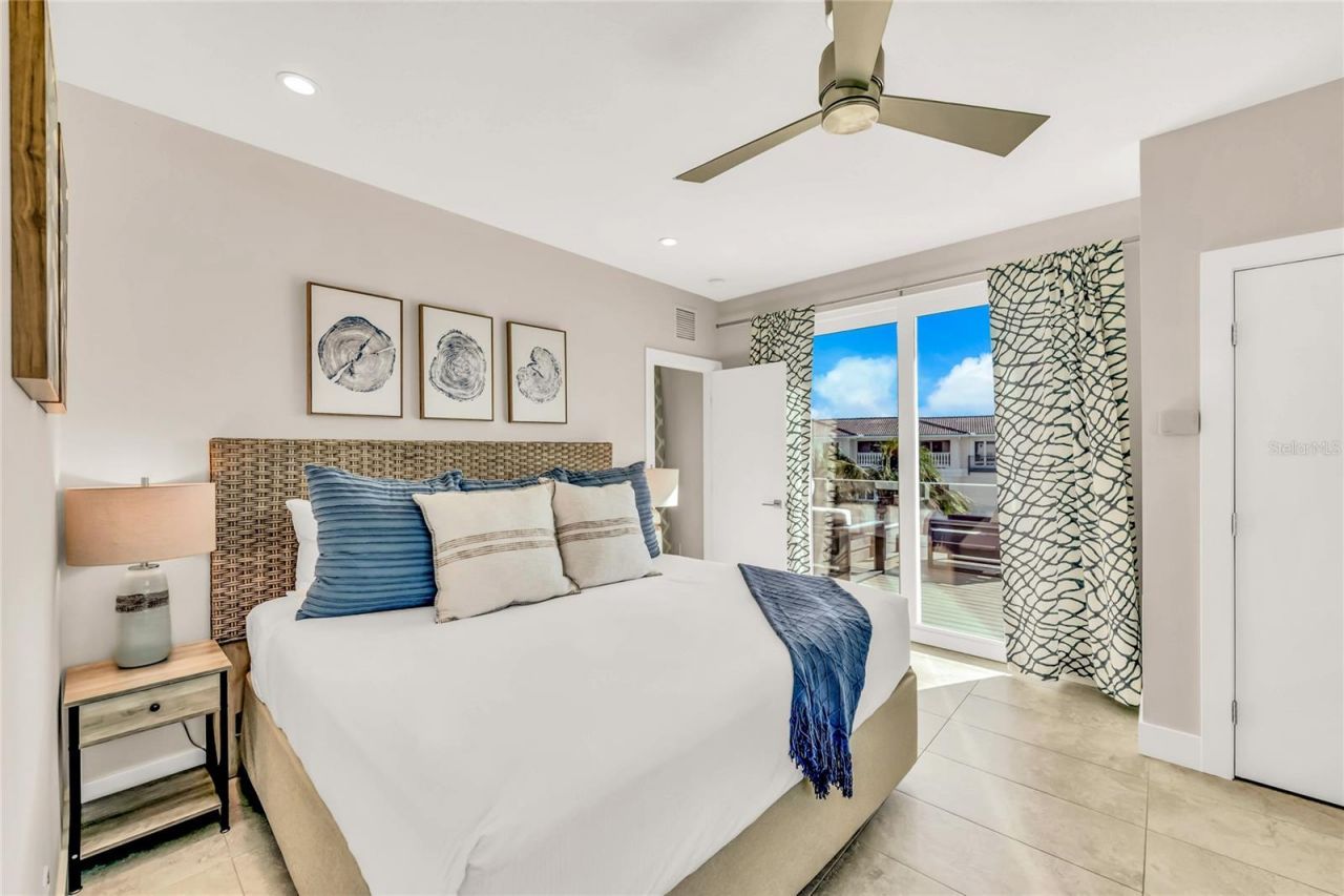 329 Beach Road, Unit B, Sarasota, FL 34242 Photo