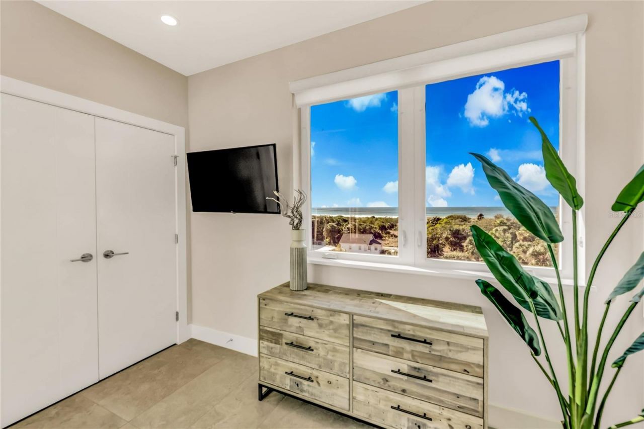 329 Beach Road, Unit B, Sarasota, FL 34242 Photo