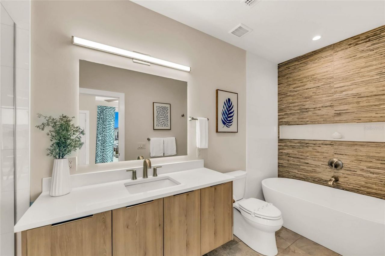 329 Beach Road, Unit B, Sarasota, FL 34242 Photo