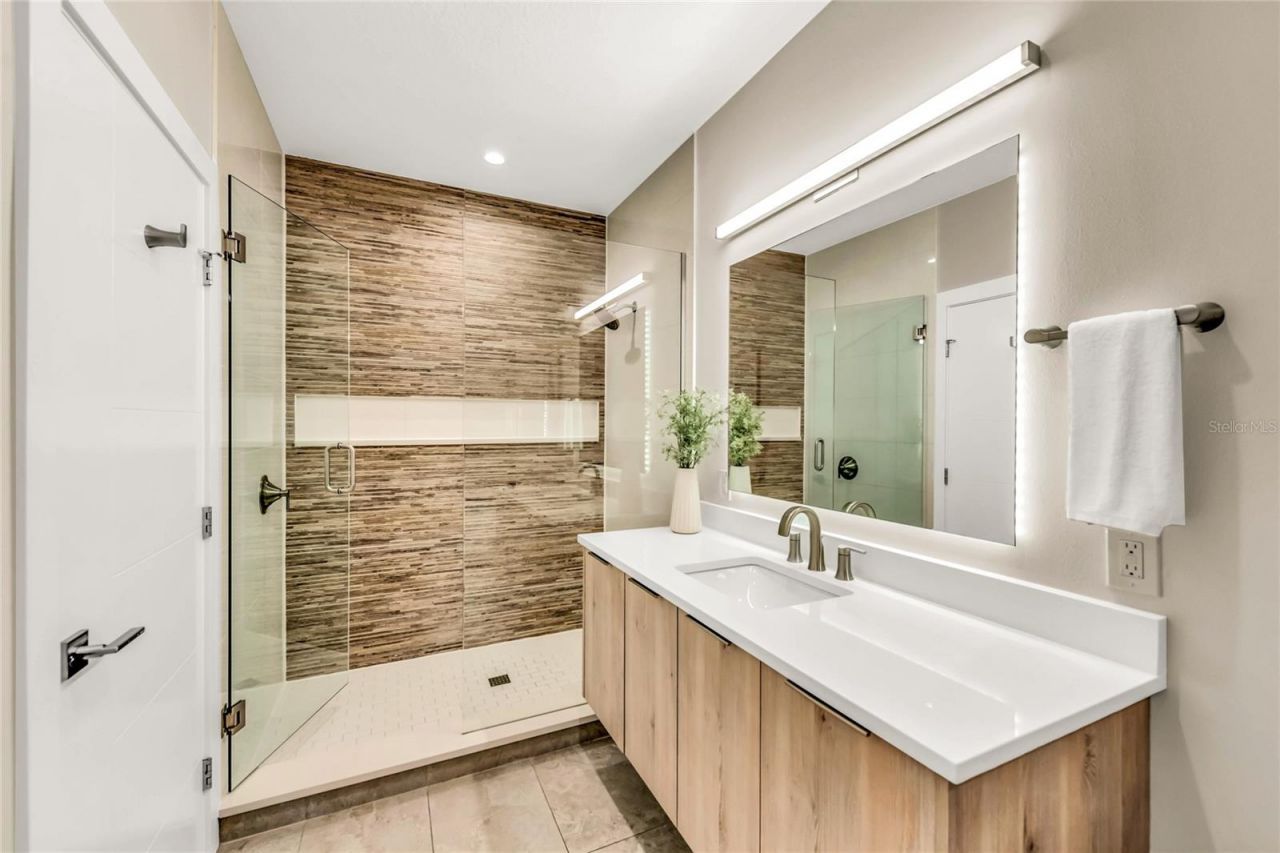 329 Beach Road, Unit B, Sarasota, FL 34242 Photo