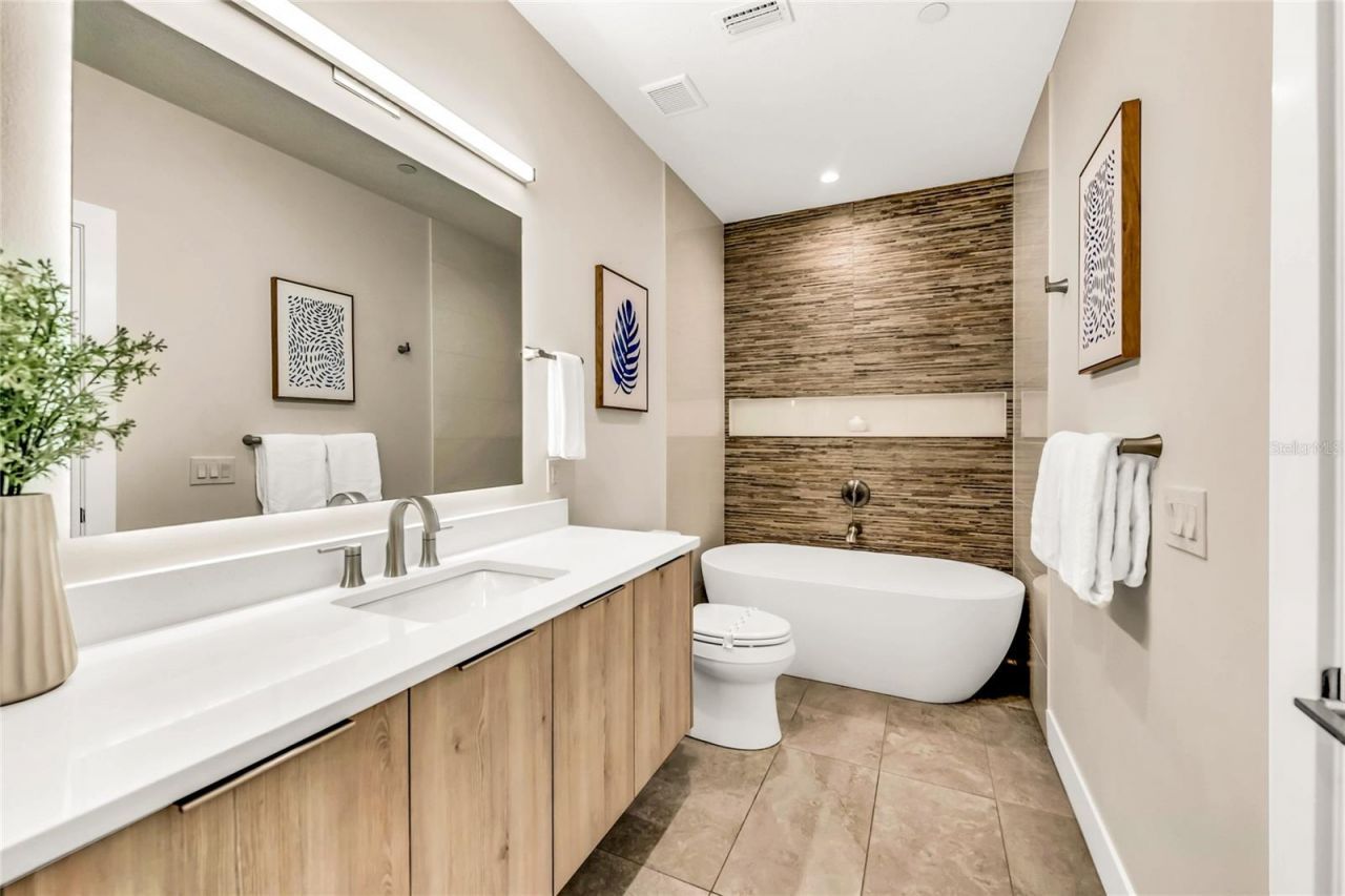 329 Beach Road, Unit B, Sarasota, FL 34242 Photo