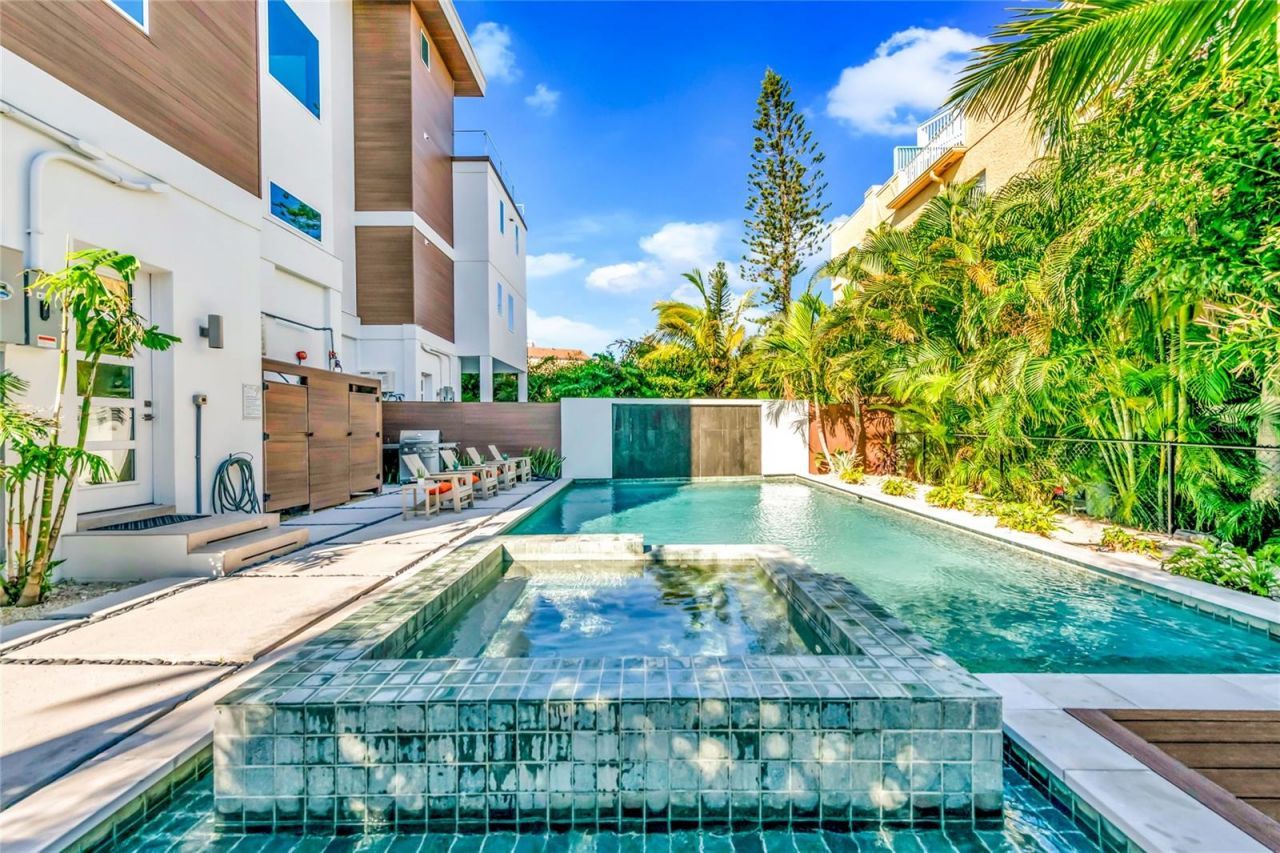 329 Beach Road, Unit B, Sarasota, FL 34242 Photo