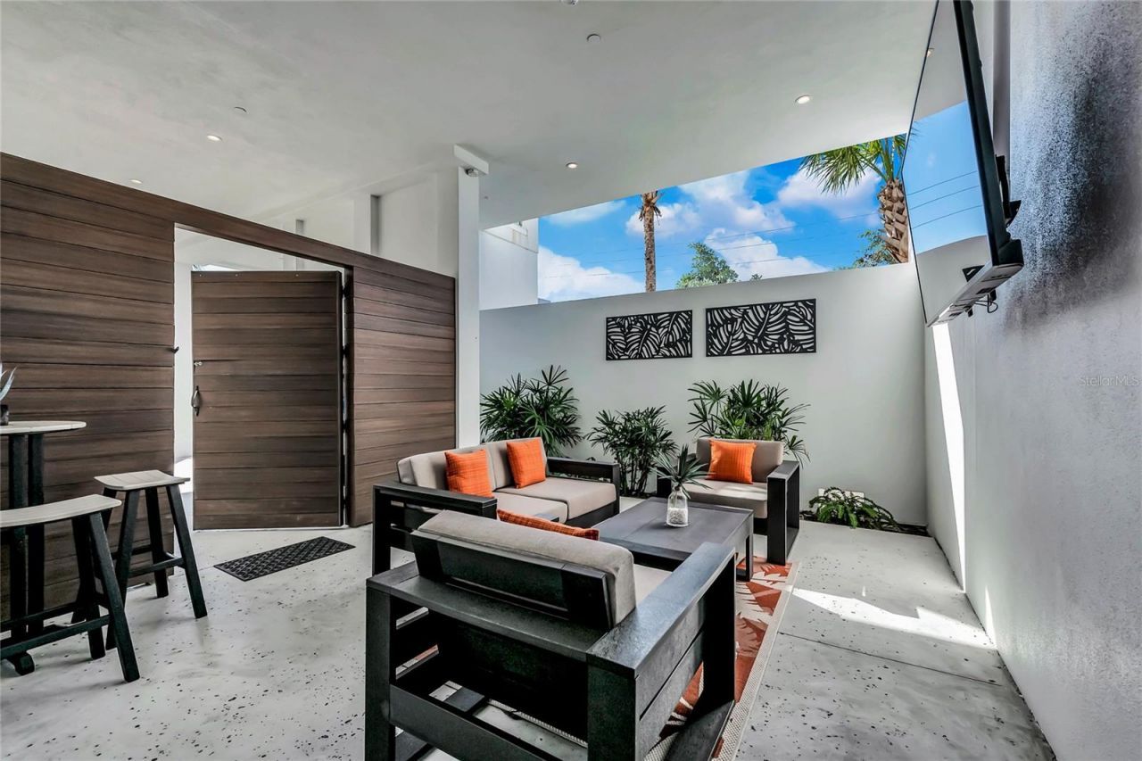 329 Beach Road, Unit B, Sarasota, FL 34242 Photo