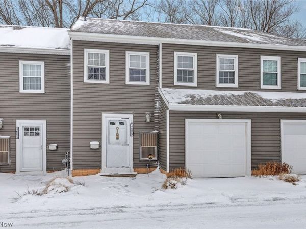 1689 Walnut Lane, Unit 5, Rocky River, OH 44116