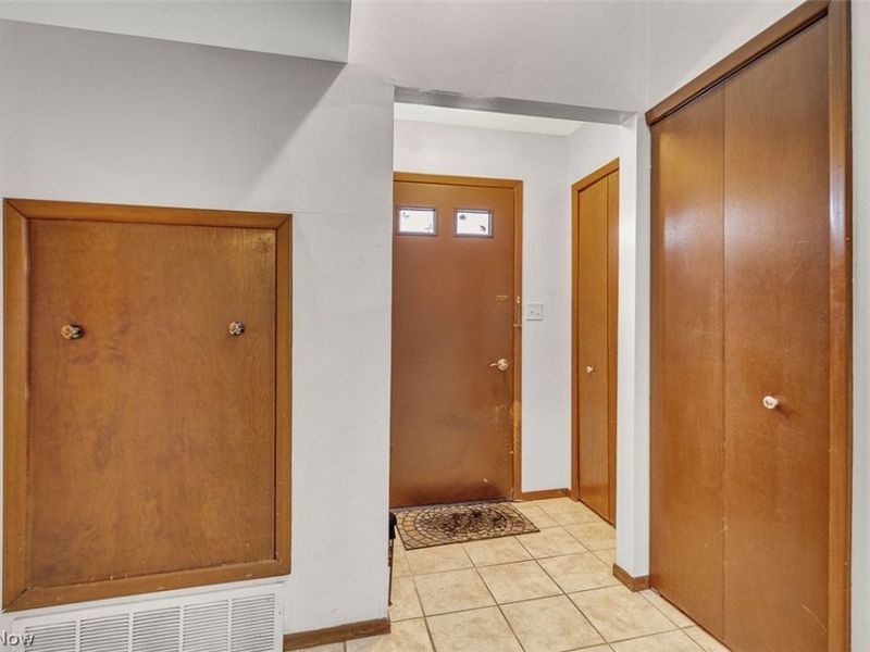 1689 Walnut Lane, Unit 5, Rocky River, OH 44116 Photo 2