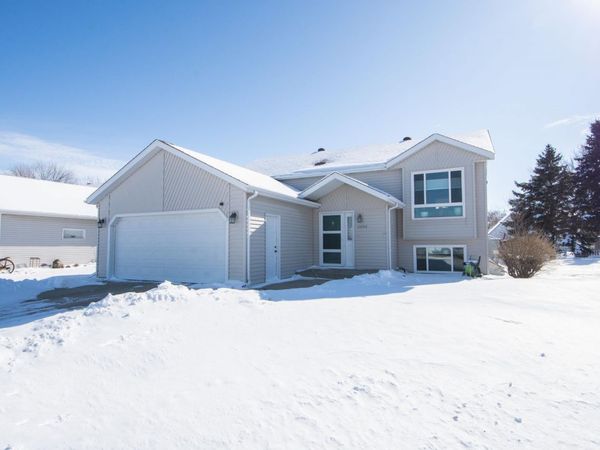 2606 33rd Avenue S, Fargo, ND 58104