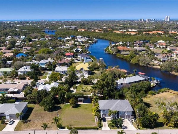 27257 Barbarosa ST, BONITA SPRINGS, FL 34135