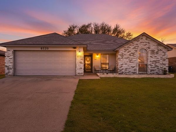 6520 Kary Lynn Drive S, Watauga, TX 76148