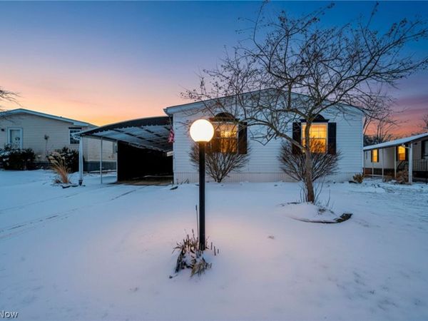 27202 Cook Road, Unit 132, Olmsted Twp, OH 44138