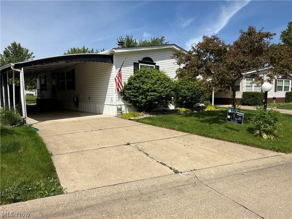 27202 Cook Road, Unit 132, Olmsted Twp, OH 44138
