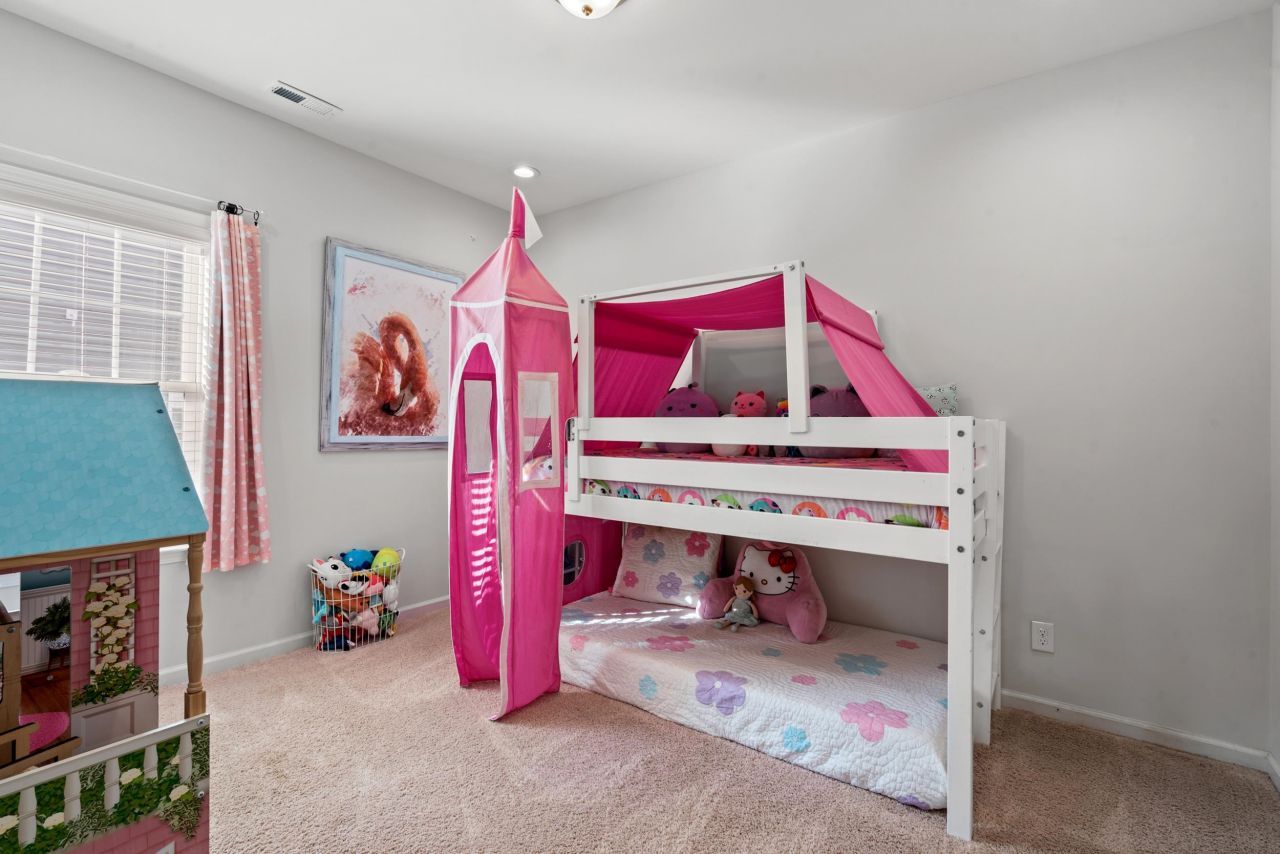 380 Rose Ave.  Photo 10