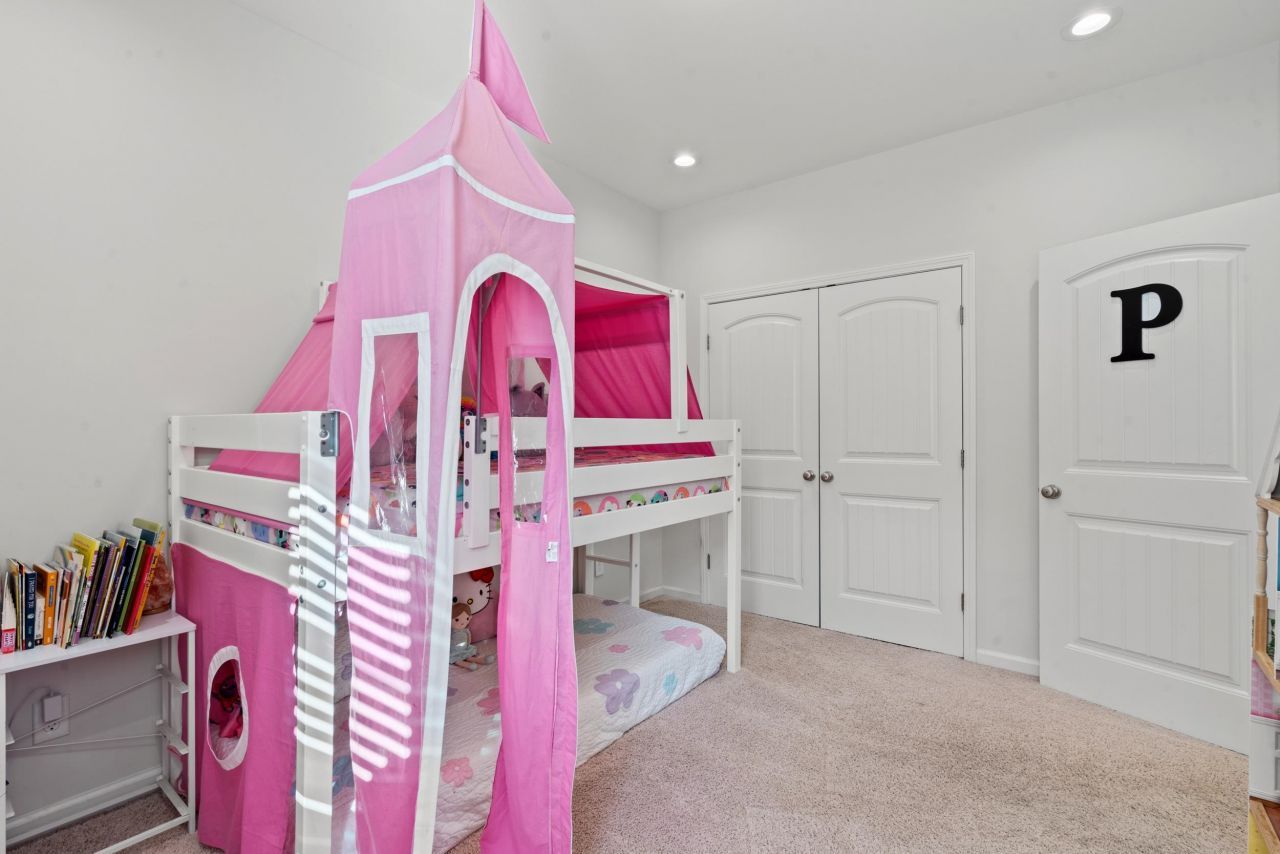 380 Rose Ave.  Photo 11