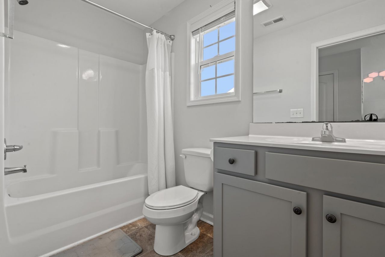 380 Rose Ave.  Photo 14